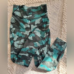 Lululemon camo leggings, size 6, like new!